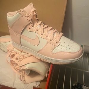 2021 WMNS DUNKS HIGH “CRIMSON TINT”